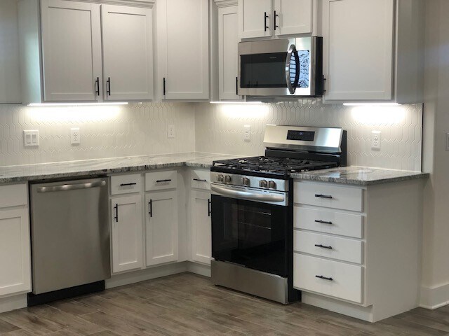 Building Photo - 200 Palm St