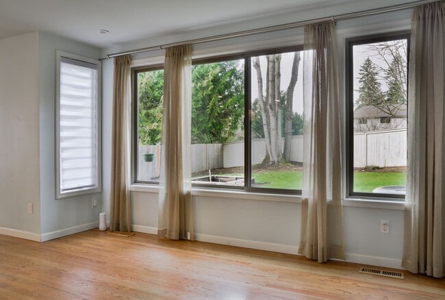 Building Photo - Charming 3 Bedroom Home in Klahanie | Issaquah Schools