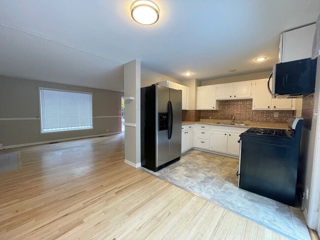 Building Photo - 4Bd/2Ba Shoreline House