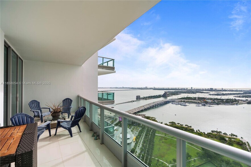 Building Photo - 900 Biscayne Blvd