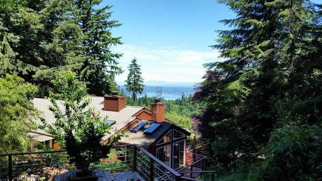 Building Photo - GEM in Somerset Bellevue, 4 beds/3 Baths w...
