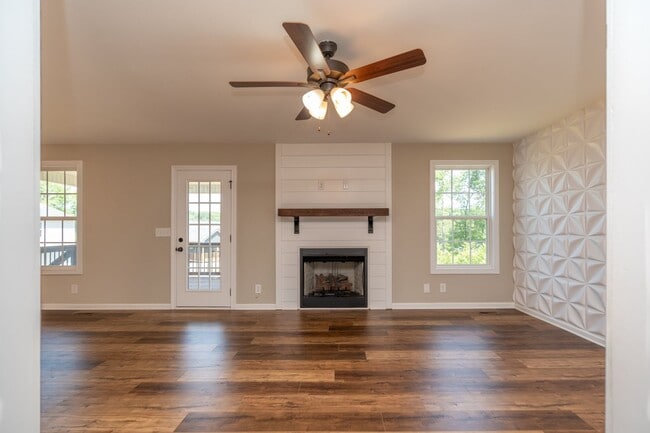 Building Photo - 1325 Shockey Dr
