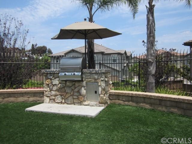 Building Photo - 425 S Meadowbrook Dr