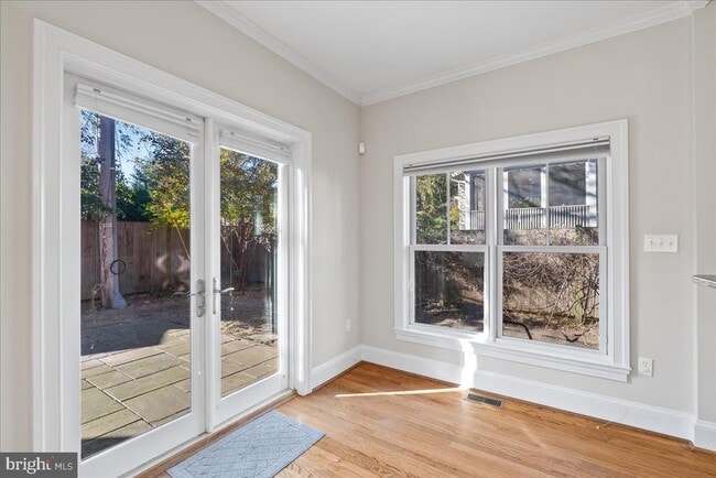 Building Photo - 902 Ramsey St