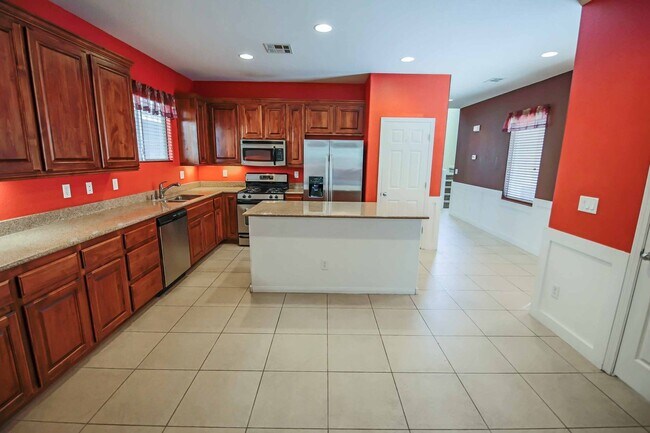 Building Photo - Luxurious Retreat in the Heart of Las Vegas