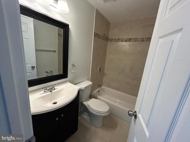 Building Photo - 17930 Cottonwood Terrace