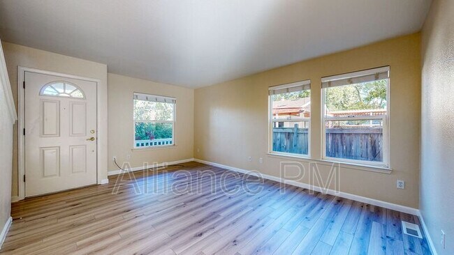 Building Photo - 1520 Humboldt St