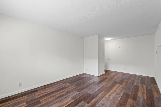 Interior Photo - 508 W White St
