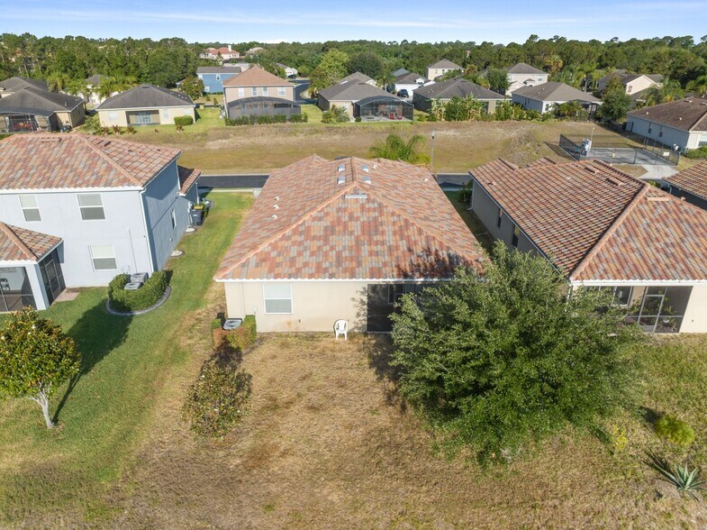 Building Photo - 2157 Lake Side Ave