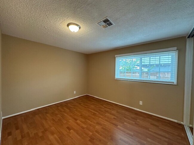 Building Photo - Stunning 5 bedroom tree lined cul-de-sac street in West Hills