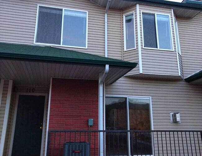 Primary Photo - 3 bedroom 1.5 bath close to Fort Carson
