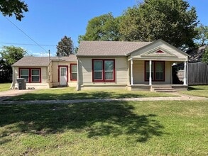 Building Photo - 207 Masters Ave