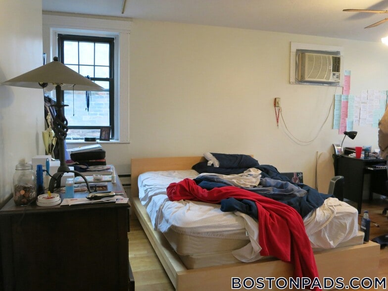 Building Photo - 1412 Commonwealth Ave