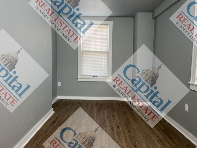 Building Photo - Cozy 2 Bedroom