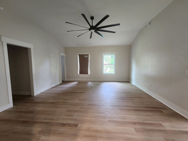Building Photo - 3 Bedroom 2 Bath in Newnan