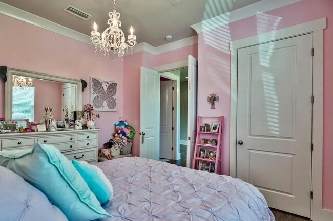 Building Photo - Spacious 4-Bedroom Home for Long-Term Lease in Holiday Shores | Miramar Beach, FL