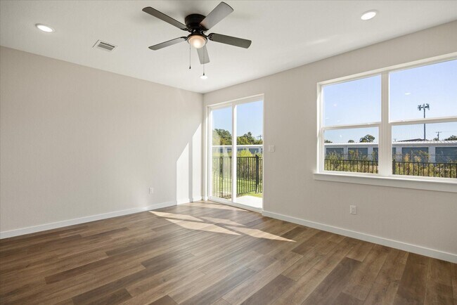 Building Photo - 585 Galt Dr