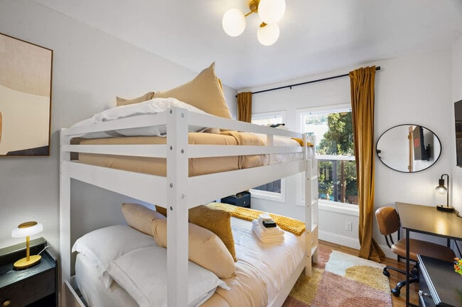 Building Photo - 2216 18th Ave