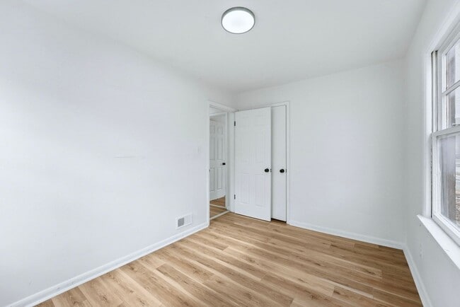 Building Photo - Updated 3 BR with Garage & Basement