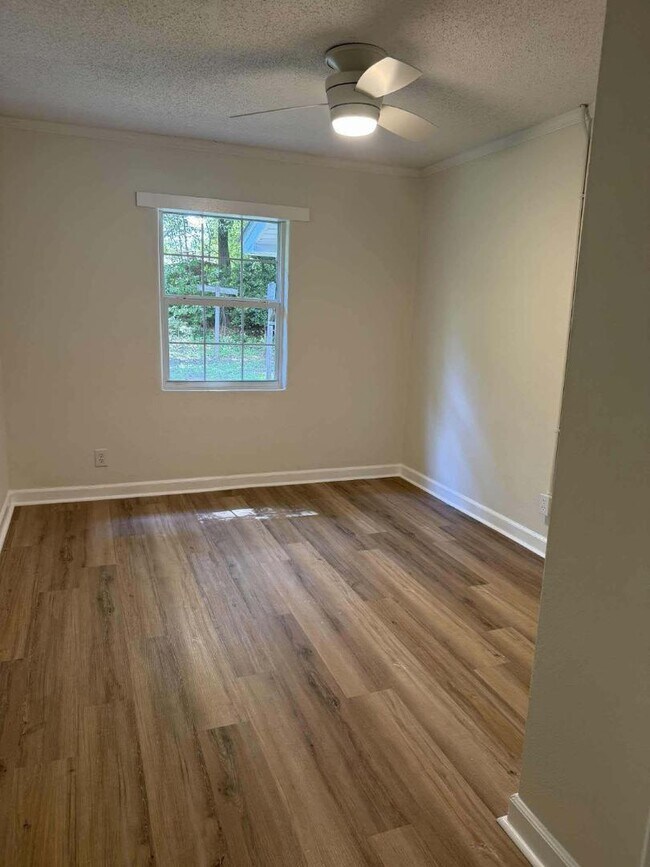 Building Photo - 102 S Redd Street - Unit 102