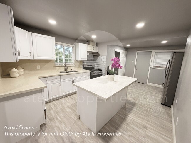 Building Photo - 25781 7th Ave