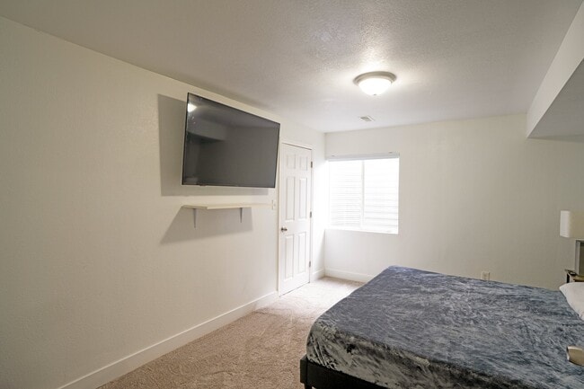 Building Photo - 4471 Mt Princeton St