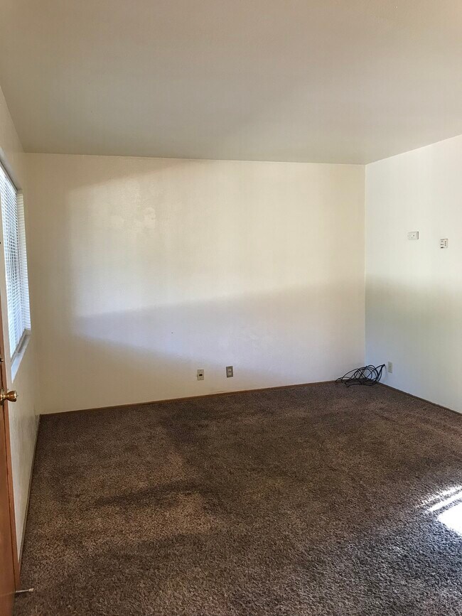 Primary Photo - 1391 E Lindo Ave