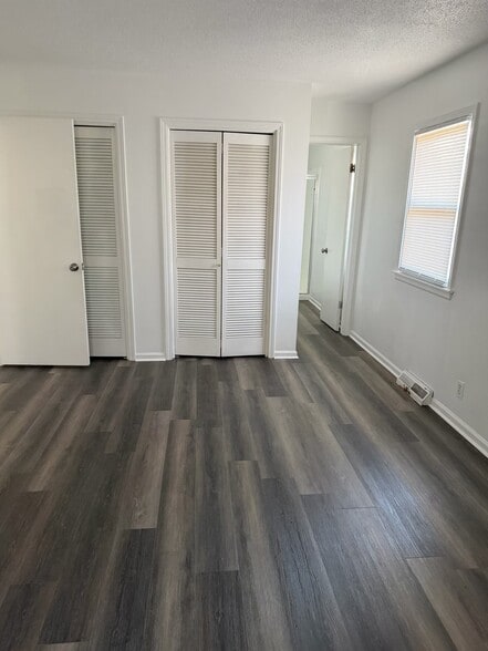 Building Photo - 6527 NW Fairway Dr