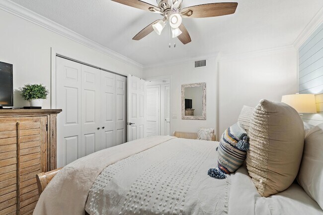 Building Photo - 275 Palm Ave