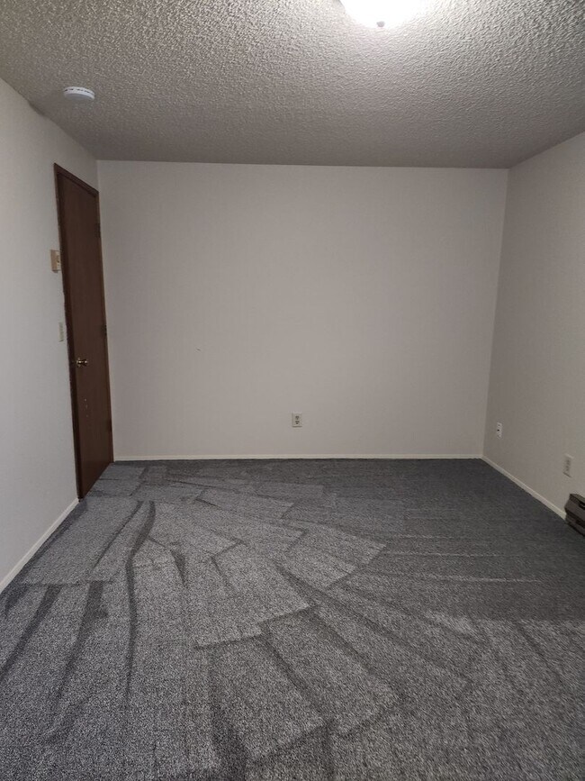 Building Photo - 3-bedroom 1 bath House