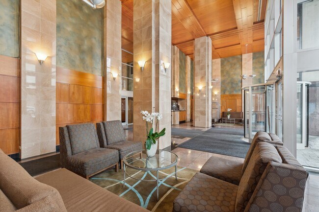 Building Photo - 1122 N Clark St