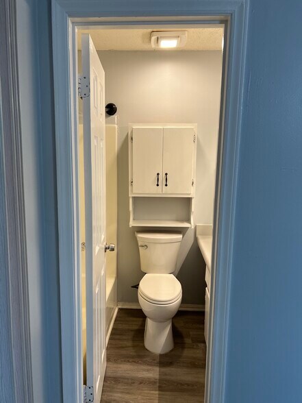 Primary bathroom - 6419 Baker Ct