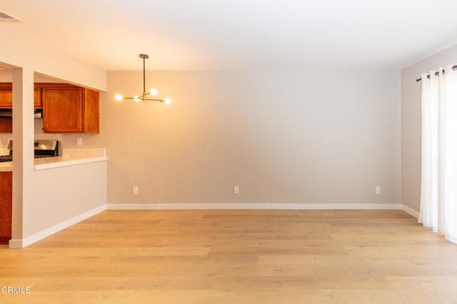 Building Photo - 985 Hawthorne Ln