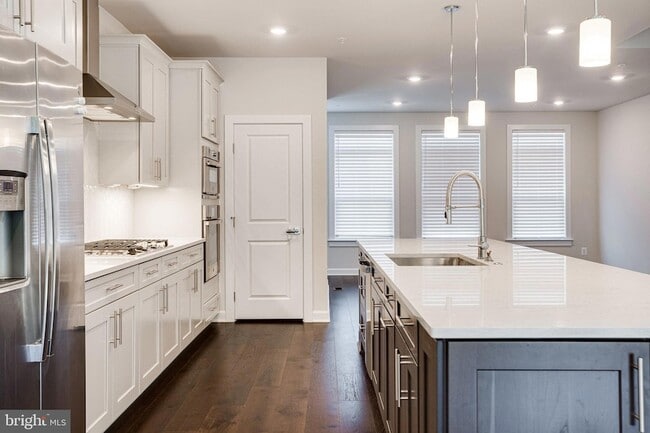 Building Photo - 43469 Grandmoore St