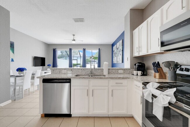 Building Photo - 2530 Maneshaw Ln