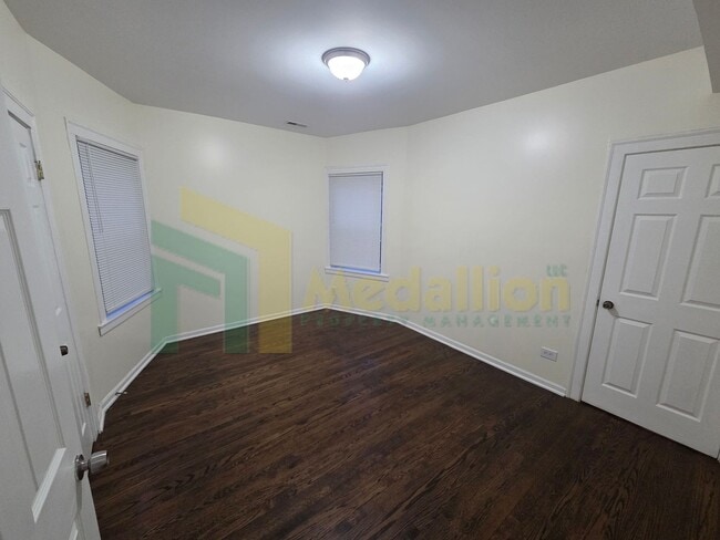 Building Photo - 9318 S Loomis St