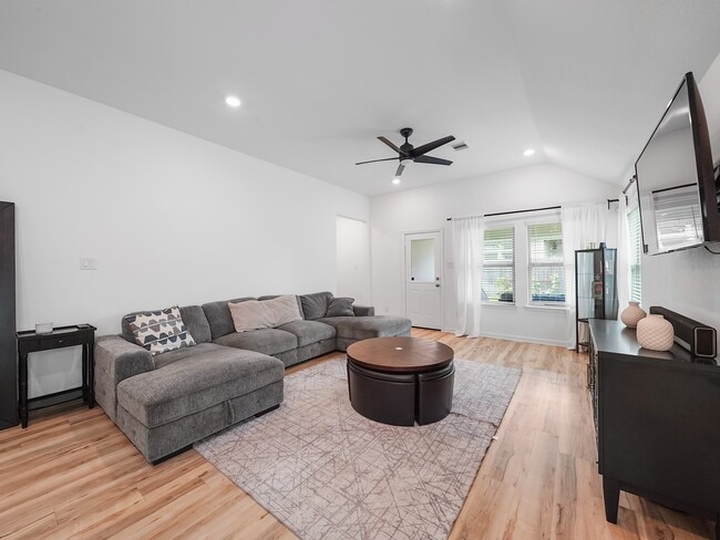 Building Photo - 6210 Glenwick Park Rd