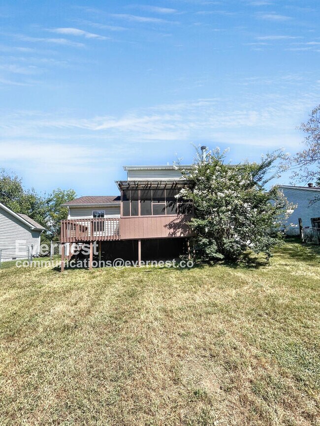 Building Photo - 4021 Creekside Dr