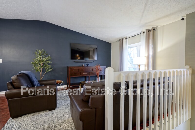 Building Photo - 2808 Lakeshire Ln