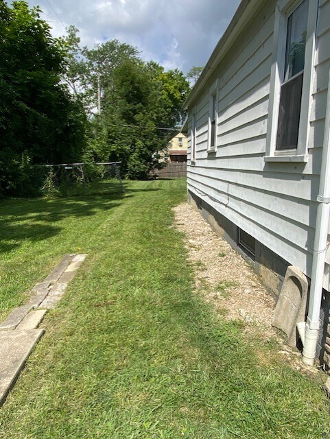 Building Photo - 2171 McGuffey Rd