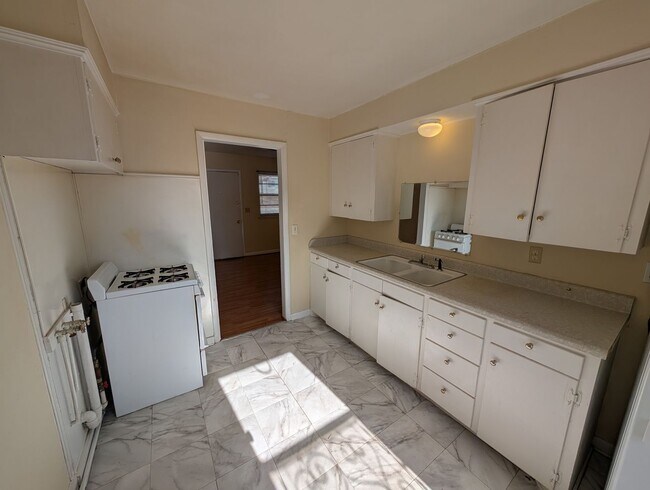 Building Photo - 2 bed, 1 bath duplex house in Edmond with central heat and air next to UCO campus