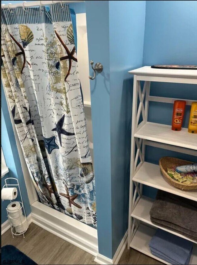 Building Photo - 106 N Rosborough Ave