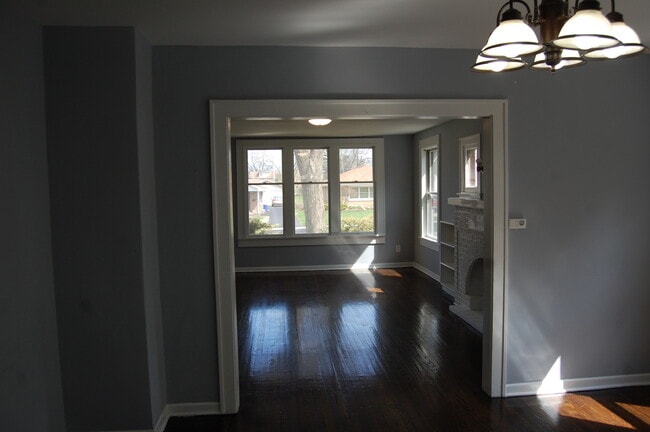 Building Photo - 430 S Monterey Ave