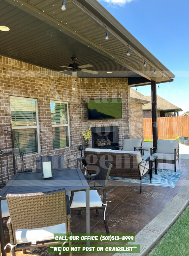 Building Photo - 6005 W W Dr