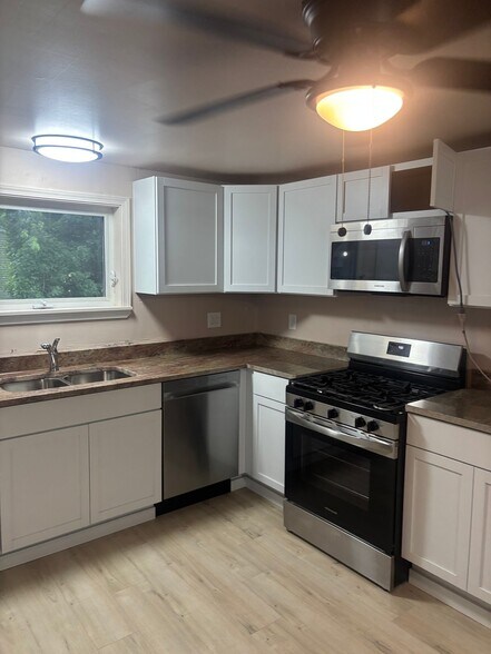 Building Photo - 4008 Cardinal Ln