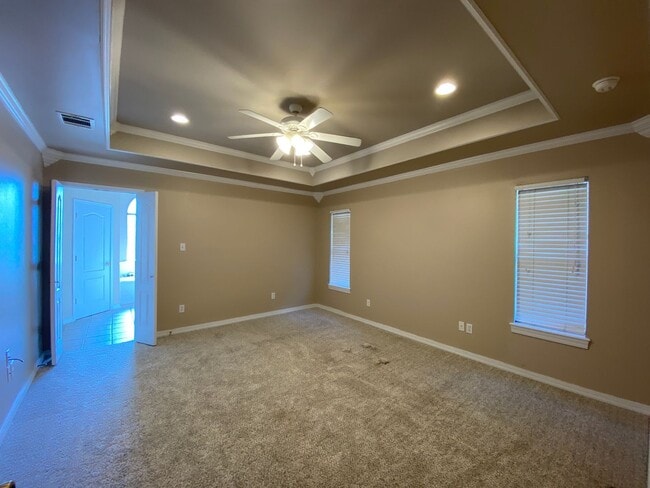 Building Photo - Golden Meadows Rental