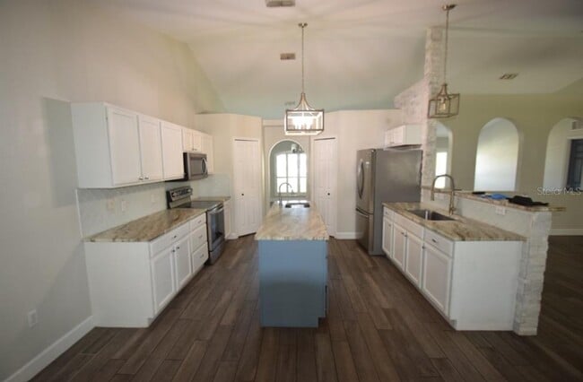 Building Photo - 241 Pine Shadow Ln