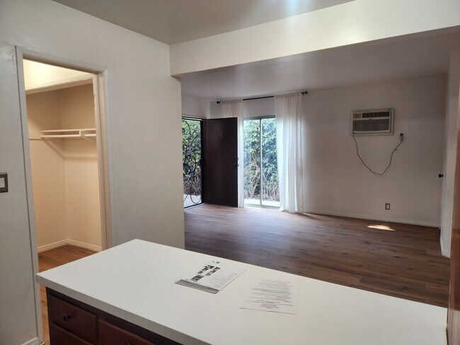 Building Photo - 6416 Woodley Ave