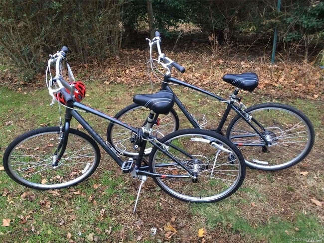 Building Photo - 790 Oyster Ponds Ln