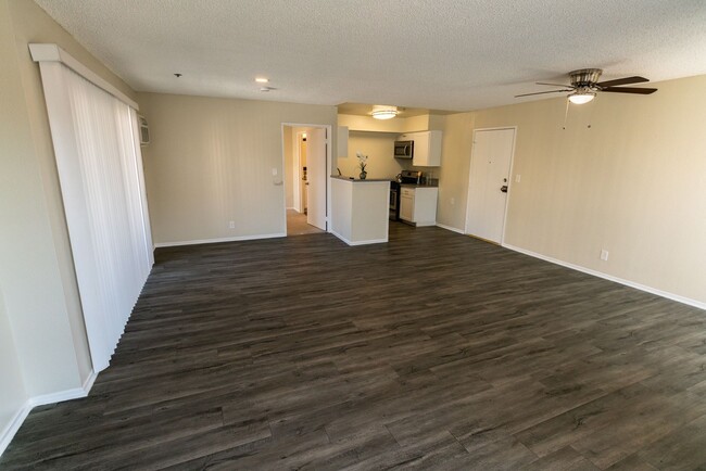 Interior Photo - 700 S. Berendo Ave
